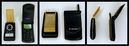 Abbildung 1: Replika des Communicators zum Einsatz zur Kommunikation zwischen Raumschiffen und Außeneinsätzen in den Jahren 2265-69 aus der Science Fiction-Serie StarTREK (jeweils links) im Vergleich mit dem 1996 gelaunchten StarTAC Klapptelefon von Motorola (jeweils rechts).